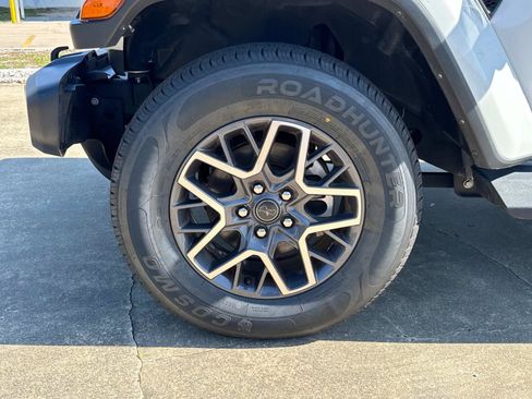 Used 2024 Jeep Wrangler Unlimited Sahara AWD/4WD image 41