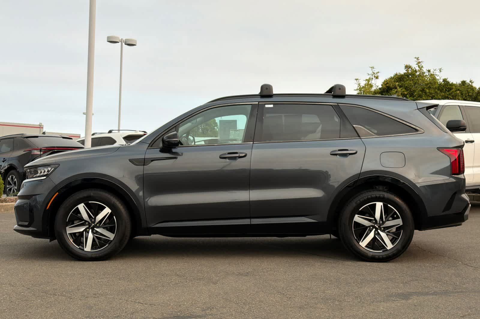 Used 2022 Kia Sorento S FWD image 9