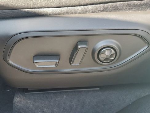 New 2025 Jeep Grand Cherokee Altitude image 23