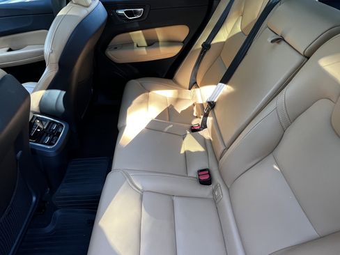 Used 2023 Volvo XC60 B5 Ultimate w/ Climate Package image 30