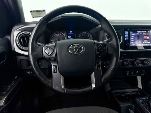 Used 2019 Toyota Tacoma TRD Off-Road image 3