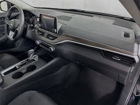 Used 2025 Nissan Altima 2.5 SV image 27