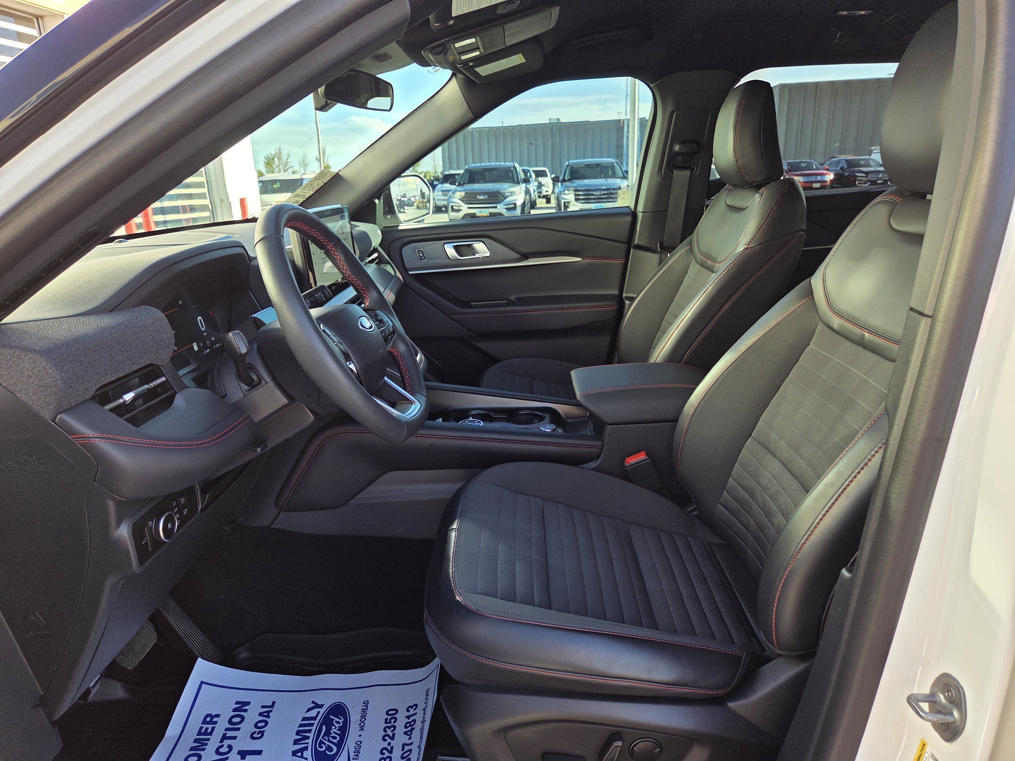 Used 2025 Ford Explorer ST-Line AWD/4WD image 21