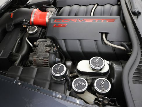 Used 2010 Chevrolet Corvette Coupe w/ 1LT RWD image 15