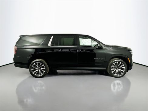 New 2026 Chevrolet Suburban High Country image 8