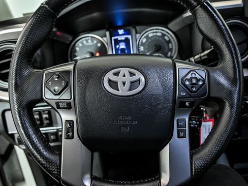 Used 2019 Toyota Tacoma SR5 AWD/4WD image 18