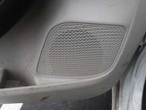 Used 2017 Chrysler Pacifica Touring-L Plus w/ Tire & Wheel Group image 16