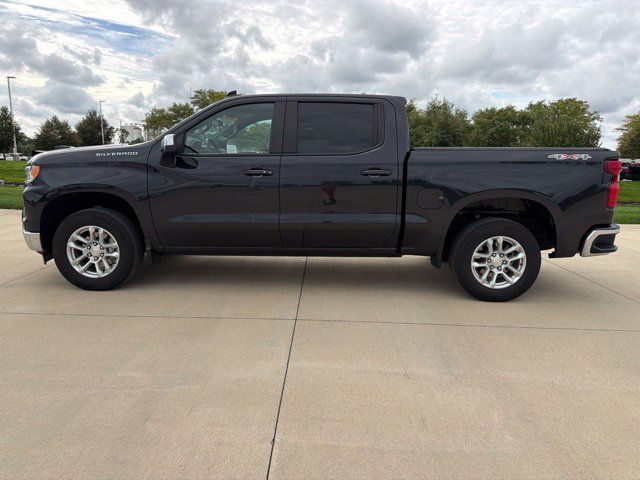 Used 2024 Chevrolet Silverado 1500 LT AWD/4WD image 9
