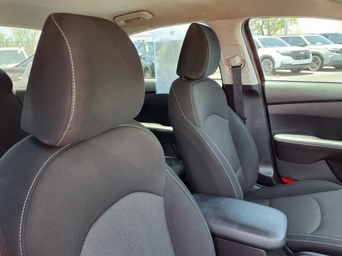 Used 2022 Kia Forte LXS w/ LXS Technology Package FWD image 19