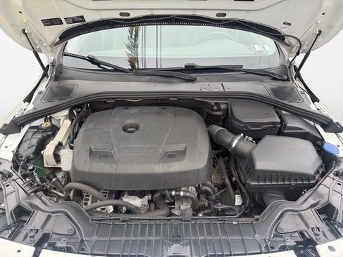 Used 2018 Volvo V60 T5 Dynamic w/ Vision Package image 32