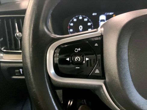 Used 2021 Volvo V60 T5 Cross Country image 23