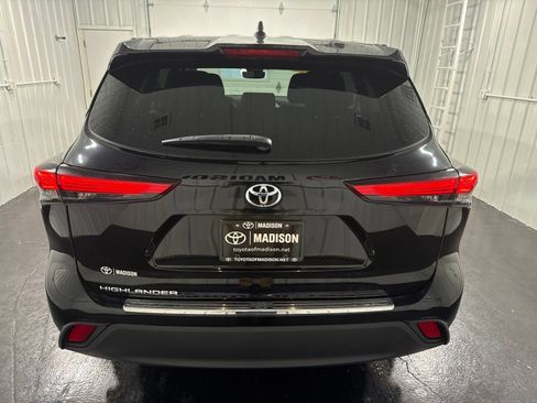 Used 2023 Toyota Highlander L FWD image 41