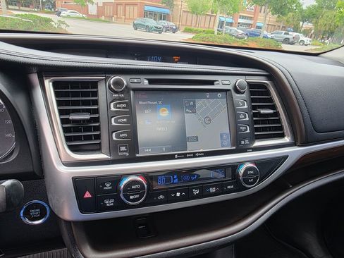 Used 2016 Toyota Highlander Limited Platinum FWD image 18