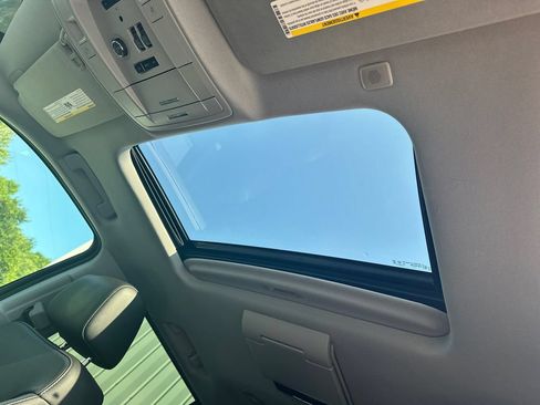 Used 2019 GMC Yukon XL SLT w/ Premium Edition RWD image 32