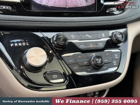 Used 2019 Chrysler Pacifica Limited FWD image 21
