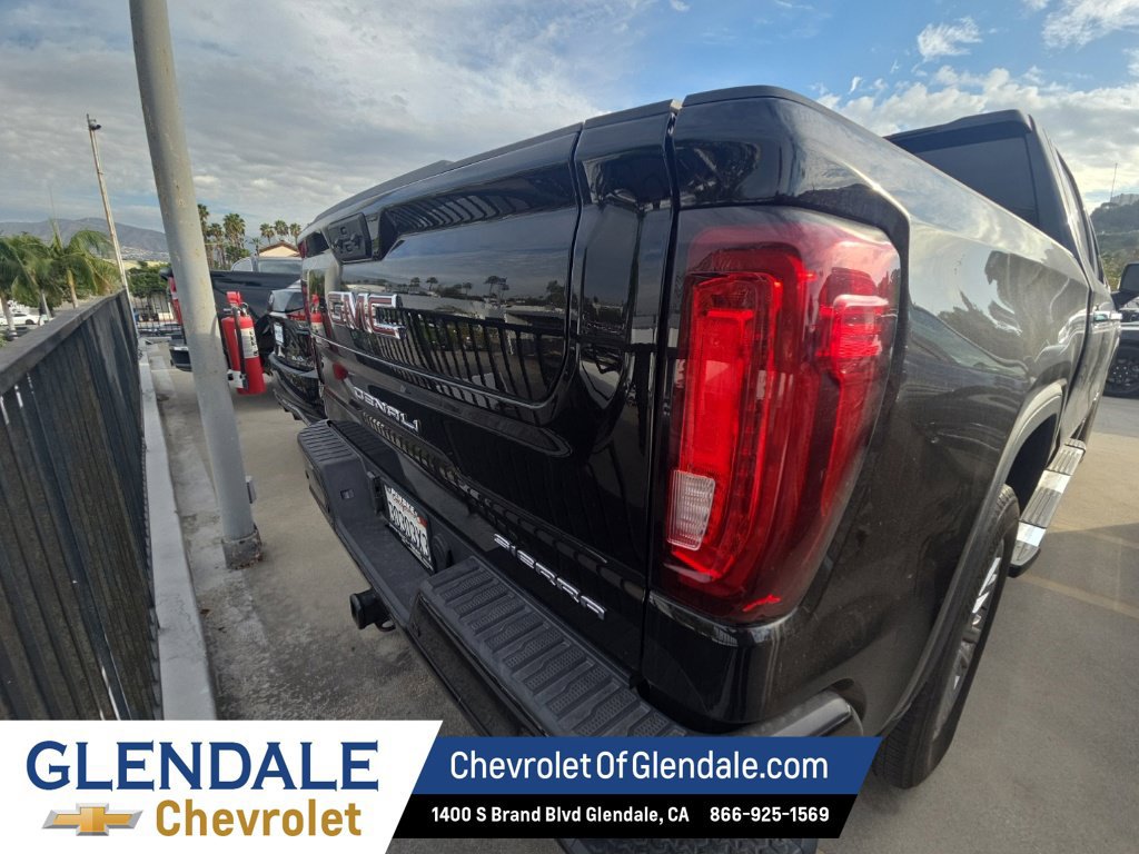 Used 2023 GMC Sierra 1500 Denali w/ Technology Package RWD image 4