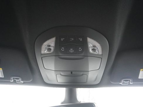 Used 2025 Chrysler Pacifica Select image 31