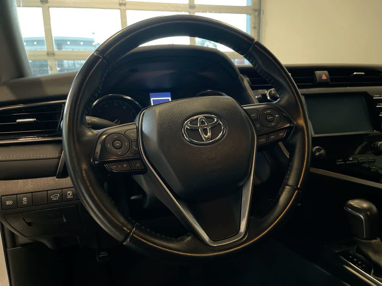 Used 2020 Toyota Camry SE FWD image 14