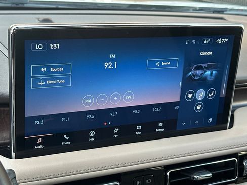 Used 2022 Lincoln Nautilus Reserve w/ Luxury Package image 17