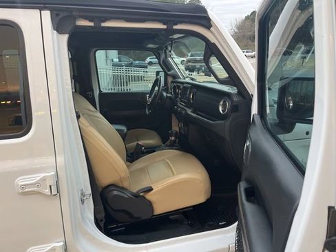 Used 2018 Jeep Wrangler Unlimited Sahara image 34