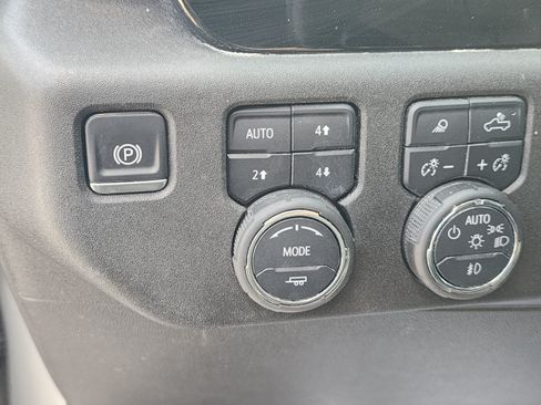 Used 2025 Chevrolet Silverado 2500 LTZ AWD/4WD image 15