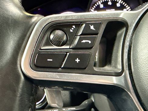 Certified 2022 Porsche Cayenne Coupe AWD/4WD image 36