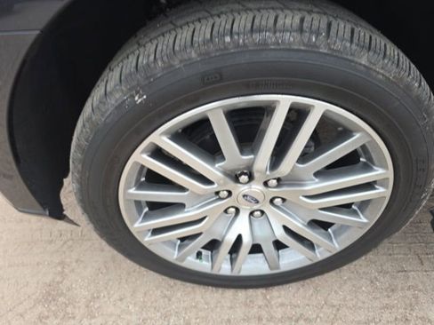 Used 2024 Ford Expedition Platinum image 7