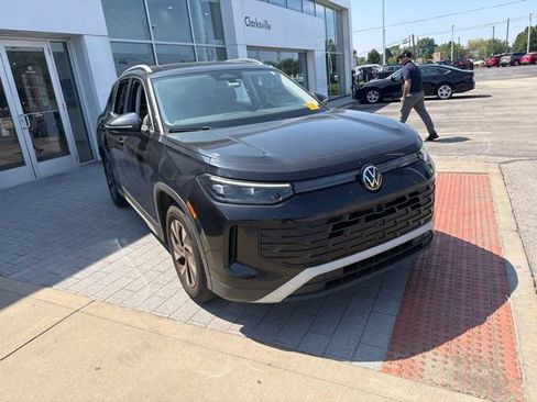 Certified 2025 Volkswagen Tiguan S FWD image 4