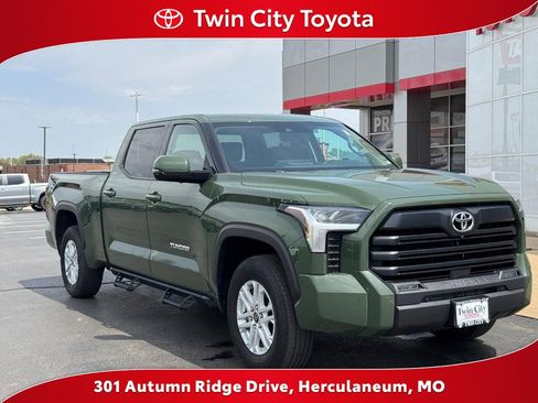 Used 2022 Toyota Tundra SR5 w/ SR5 Premium Package image 1