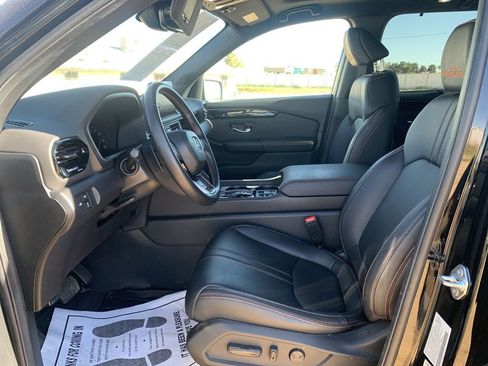 Used 2025 Honda Pilot TrailSport image 17