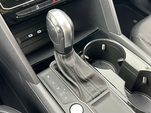 Used 2023 Volkswagen Atlas SE image 16