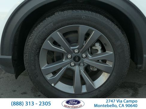 Used 2024 Ford Explorer XLT w/ Equipment Group 202A image 10