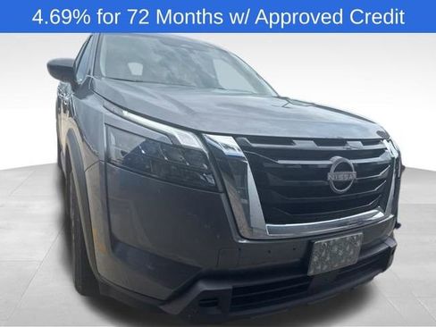 Used 2024 Nissan Pathfinder S image 1