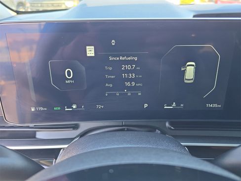 Used 2025 Kia Carnival SX Prestige image 27