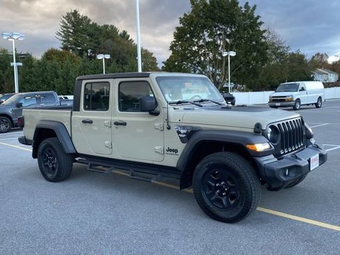 Used 2020 Jeep Gladiator Sport image 7