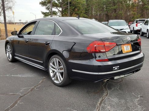 Used 2017 Volkswagen Passat 1.8T R-Line w/ R-Line Lighting Package image 8