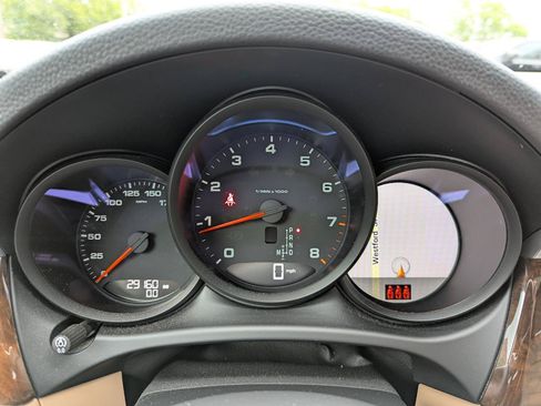 Used 2021 Porsche Macan AWD/4WD image 4