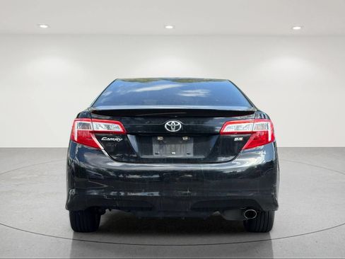 Used 2014 Toyota Camry SE FWD image 3