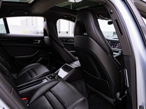Used 2018 Porsche Panamera 4 image 28