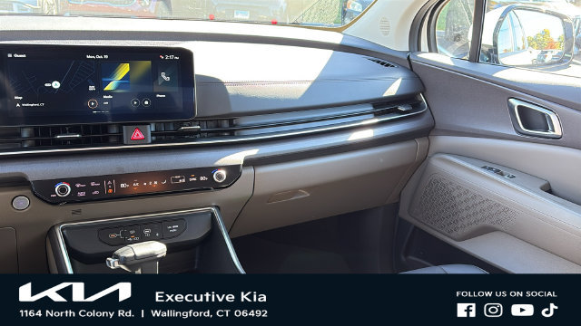 Used 2026 Kia Carnival EX FWD image 24