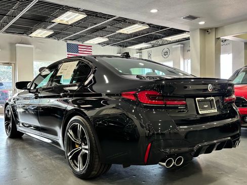 Used 2023 BMW M5 image 5