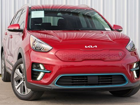 Used 2022 Kia Niro EX image 2