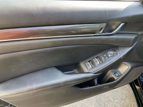Used 2018 Honda Accord Sport image 10