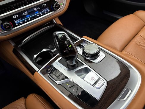 Used 2020 BMW 750i xDrive AWD/4WD image 28