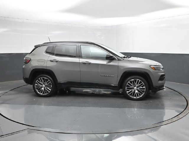 Used 2022 Jeep Compass Limited w/ Elite Group AWD/4WD image 15