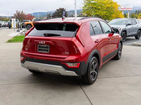 Certified 2024 Kia Niro LX image 7