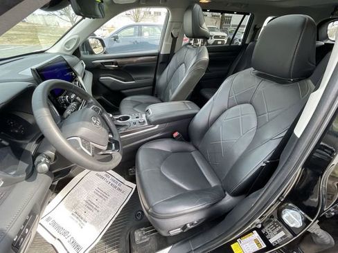 Used 2023 Toyota Highlander Platinum AWD/4WD image 14