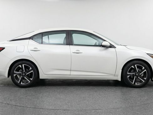 Used 2025 Nissan Sentra SV image 11