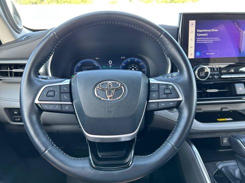 Used 2023 Toyota Highlander Platinum AWD/4WD image 30