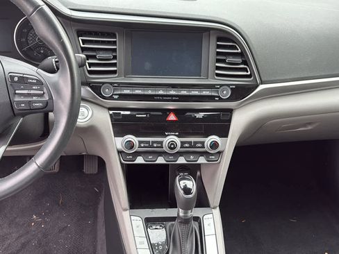 Used 2020 Hyundai Elantra Limited image 20
